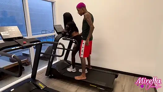 Saya gadis silikon kurus dari Smart Fit