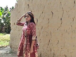 Zoya bhatti, changement de robe, vie de village, desi girhot, sexy
