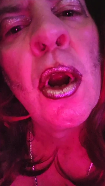 J’adore sucer des grosses surtout dehors habillée en femme