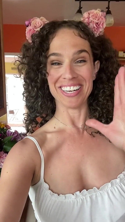 ไง คนสวย! ฉันถูกถามว่ามันเป็นยังไงกับการเดทกับหนุ่มที่เด็กกว่า มันยอดเยี่ยมในการเย็ดและยังมีข้อเสียอยู่บ้าง