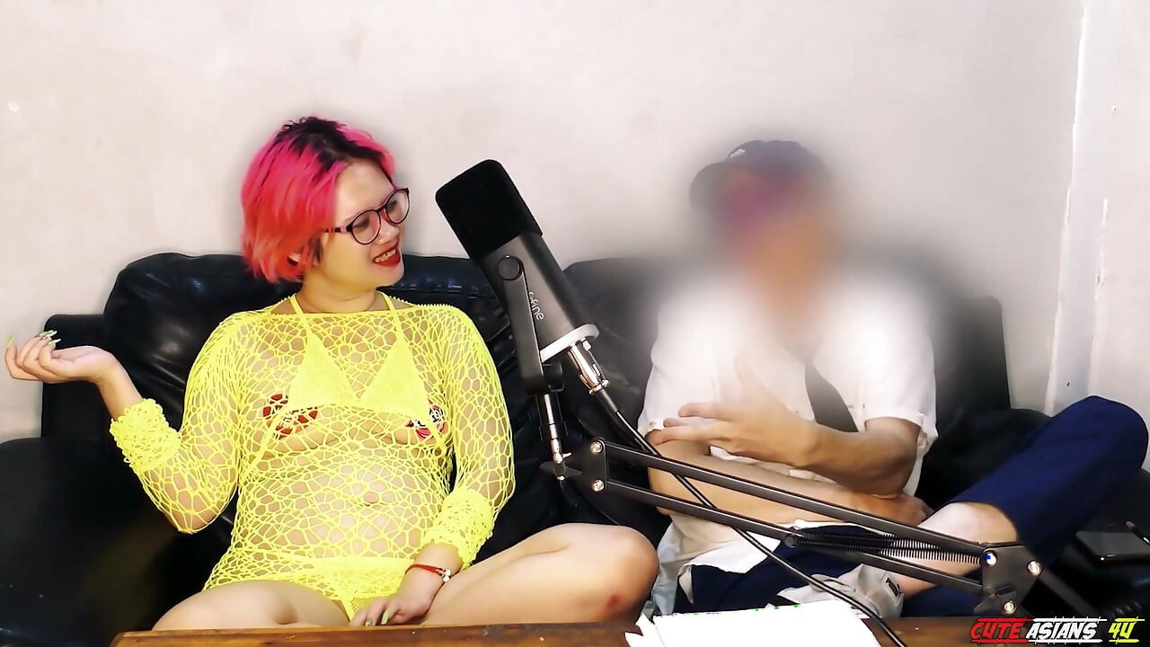 15 minutowy wywiad podcast o sekretach seksu, a następnie gospodarz pieprzy gościa