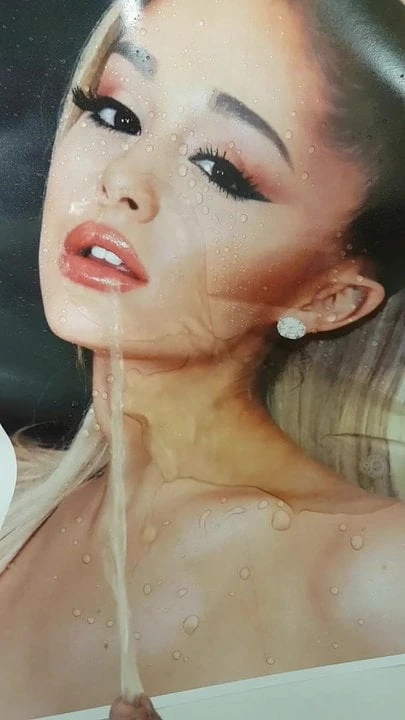 Goettin Ariana ins Gesicht gepisst