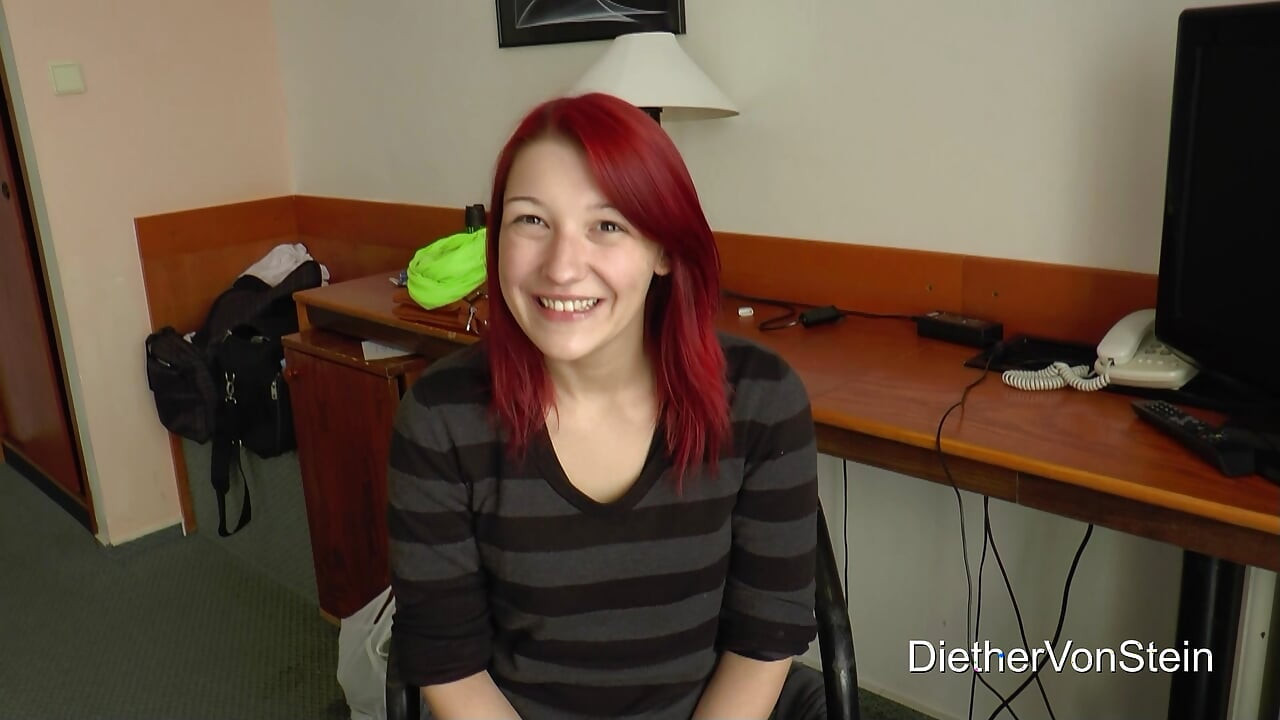 Η Sweet Ninas κάνει το πρώτο στριπτίζ