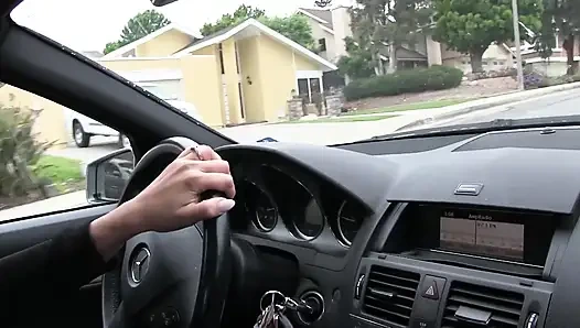 Mercedes Carrera языком задницу Майка, как она подрачивает его член - извращенная милфа и тинки