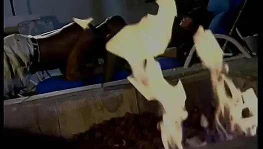 Mutant yarakla iç çamaşırlı şehvetli gözleri bağlı piliç sonra sikiliyor