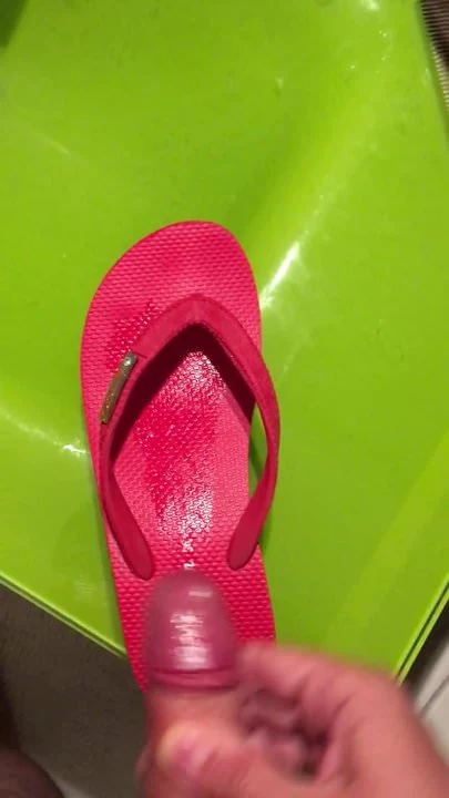 Rote Flip Flops der Nachbarin nochmal besamt