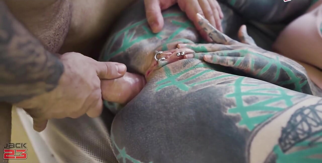 Fully Tattooed Girl Gets All Her Holes Pounded by a Huge Cock and Gets Cum in Her Anal Gape Double Penetration