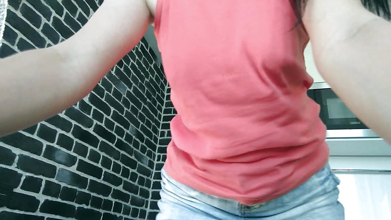 Sexy máma stříká v punčochách Z vibrátoru. Mokré punčocháče. Mokrá chlupatá kunda. Footfetish Ginnagg
