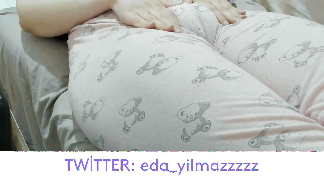 CAMEL TOE – MASTURBATION IM PYJAMA – AUFGEBLASENE PUSSY – GESCHWOLLENE PUSSY – GROSSE PUSSY – TÜRKISCHER PORNO – TÜRKISCHE MILF
