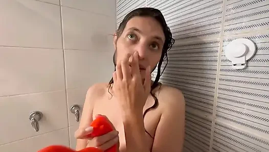 Мы любим играть в душе, пока не кончим