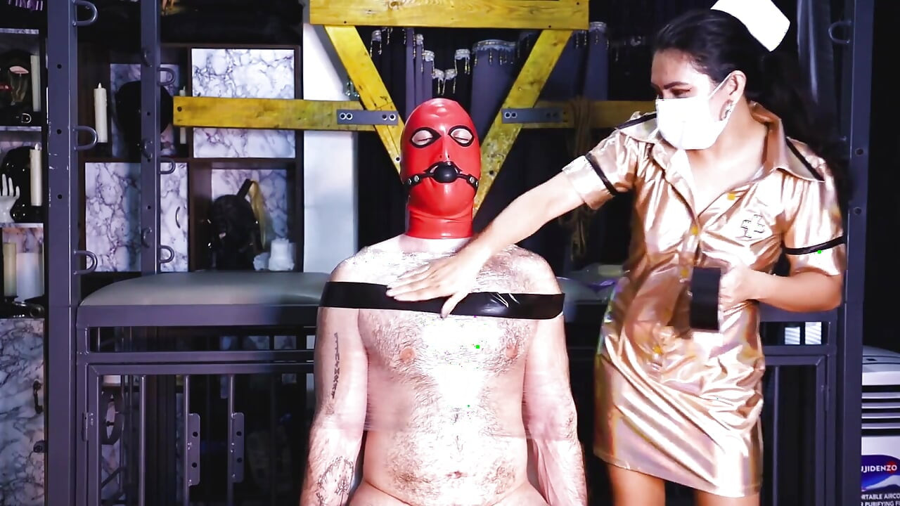 Sex medical cu respirație în latex, dominare feminină
