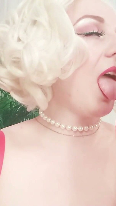 Cum yeme talimatları teşvik - nazik pozitif femdom pov video gelen pin up sarışın metresi arya grander | Klip 1