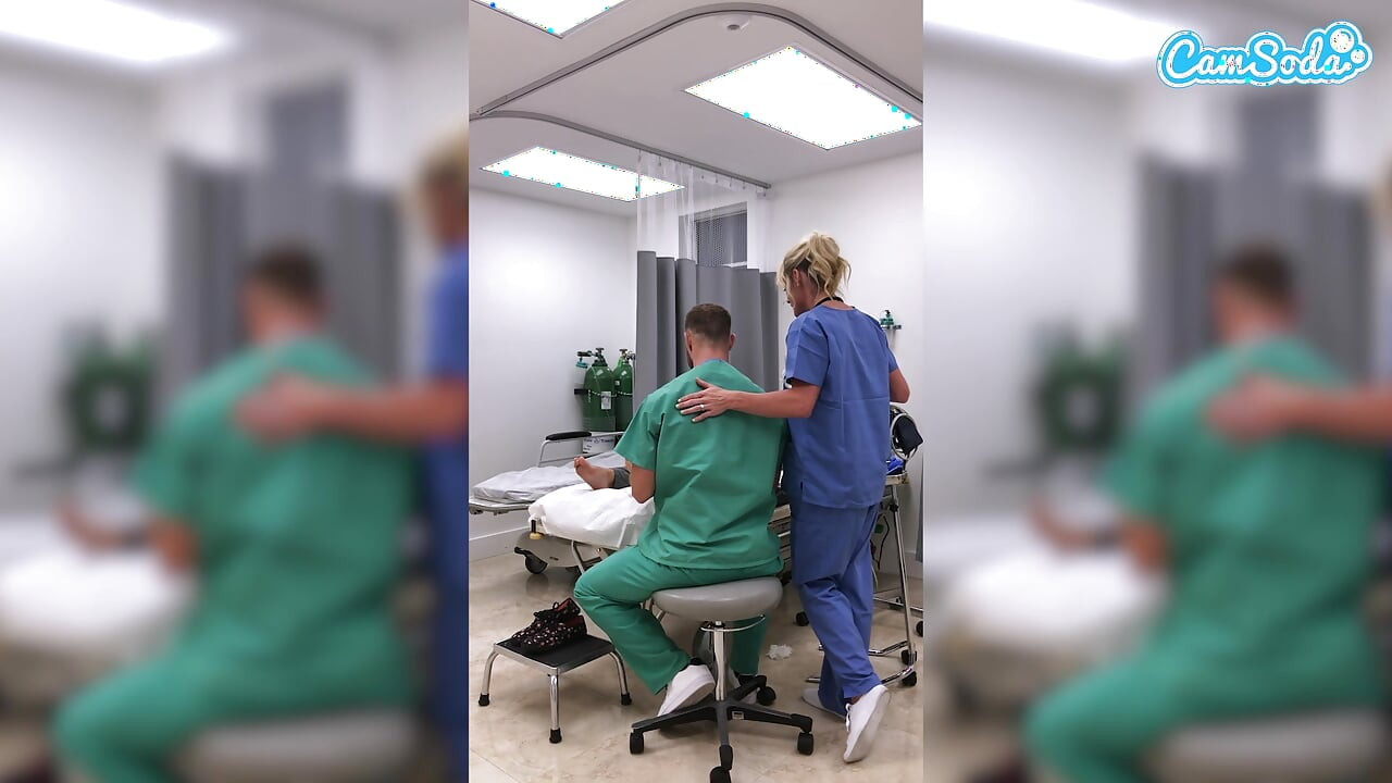 Fitte milf-verpleegster wordt ontslagen wegens masturberen in het ziekenhuis