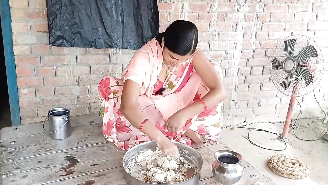 Apne he stepsister ki friend ko virgin pussy fuck kiya or pussy ros nikal kar jiv se chata,gud ki ros pilaya.. a