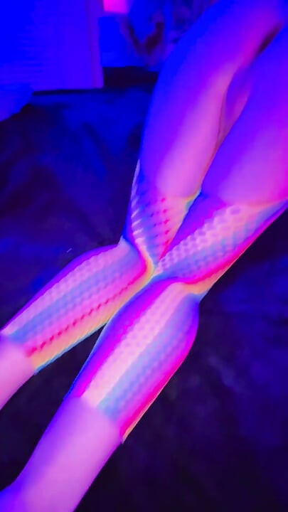 69 σε Neon Bodystocking POV Doggy Creampie με TS Diana Deelight με κάλτσες.