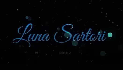 Die vollbusige zierliche Luna Sartori zerstört muschi mit vibrator