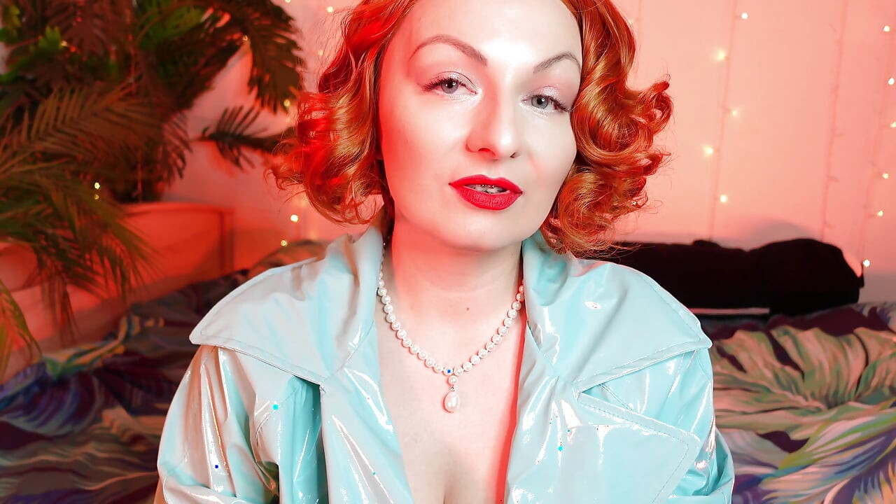 Hot pussy masturbation of horny MILF in rubber household gloves