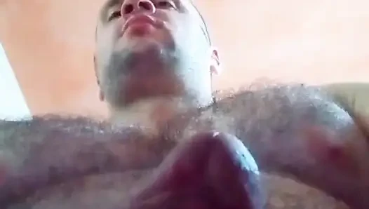Yemek yemek ve kıyafet pişirmek için çok ateşli