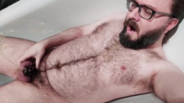 Pissing on myself in chastity