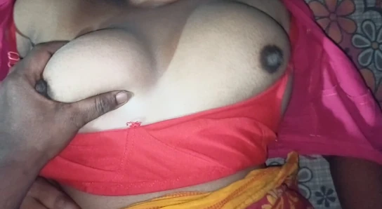 Kamwali bai ko ghar mein bola kar aapane bedroom mein kiya chudai with Bengali girls focked