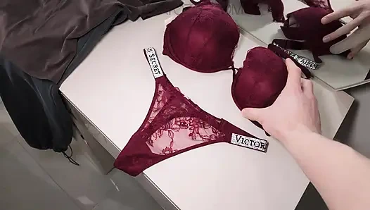 Почему ты краешь мои трусики... Сводный братец?