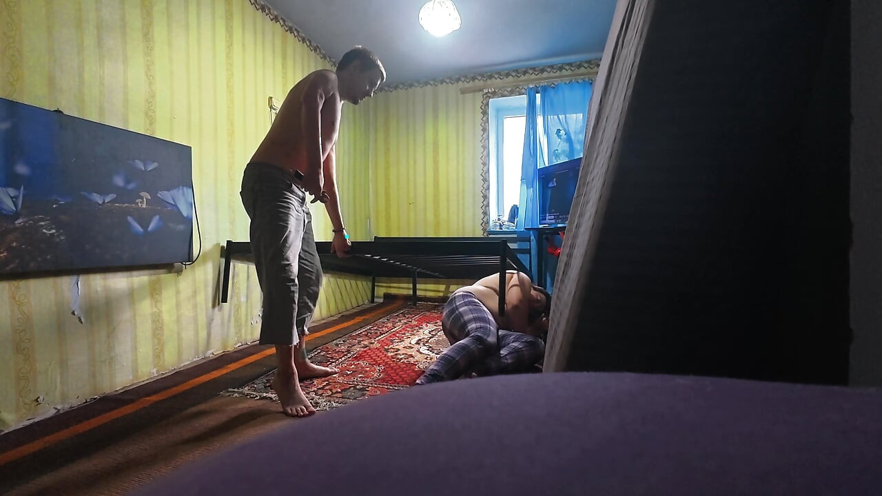 Detrás de escena, sin cortar. Estamos construyendo una nueva cama sexual
