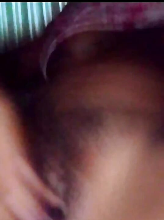 Video de una chica de pueblo haciendo una paja."