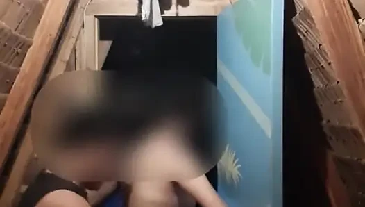 Ich habe meinen besten freund live gefickt, während truppen zuschauten