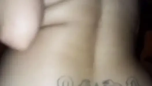 Evli kadın kocasıyla oynak oluyor