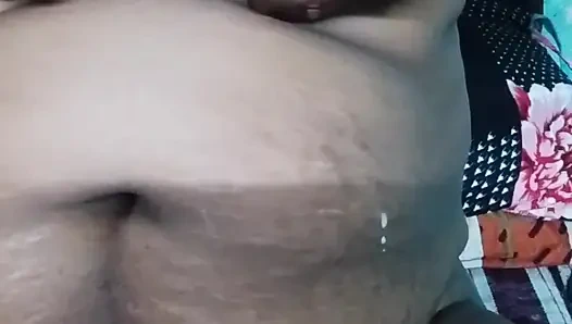 Desi stiefmutter Volle nide pisse fingert und zeigt Milch in titten