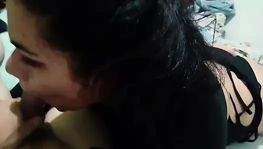 Lezzetli bir sakso anal seksle bitiyor