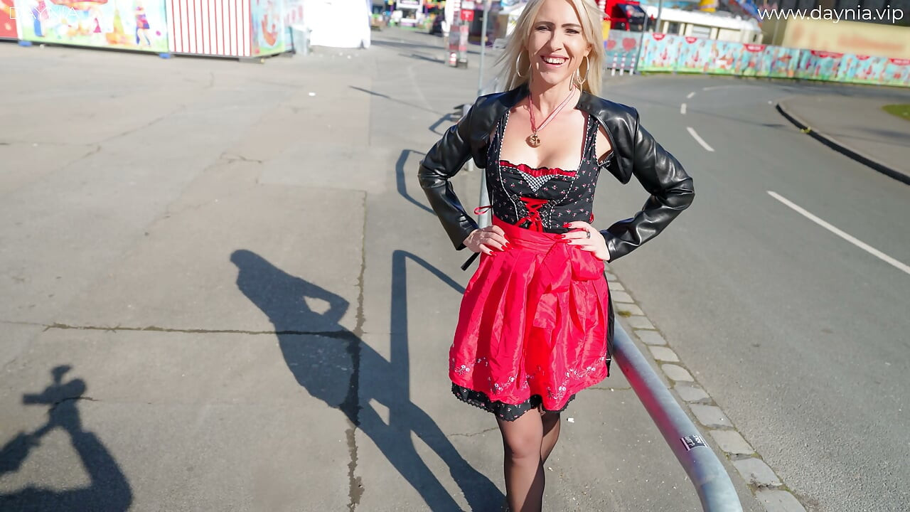 MILF GERMANĂ în DIRNDL - futută AO în aer liber în TOATE GĂURILE + FACIAL MEGA