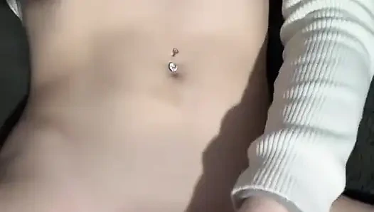 Sıkı amcığımı ovuyorum ve parmaklıyorum