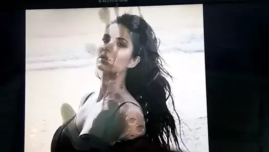 Taşaklarımı Katrina Kaif'in üzerine boşalttım