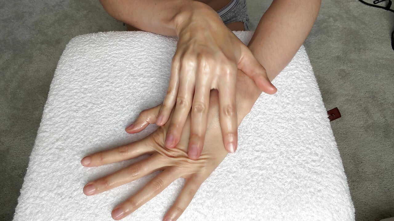 Handaanbidding vriendind narratief