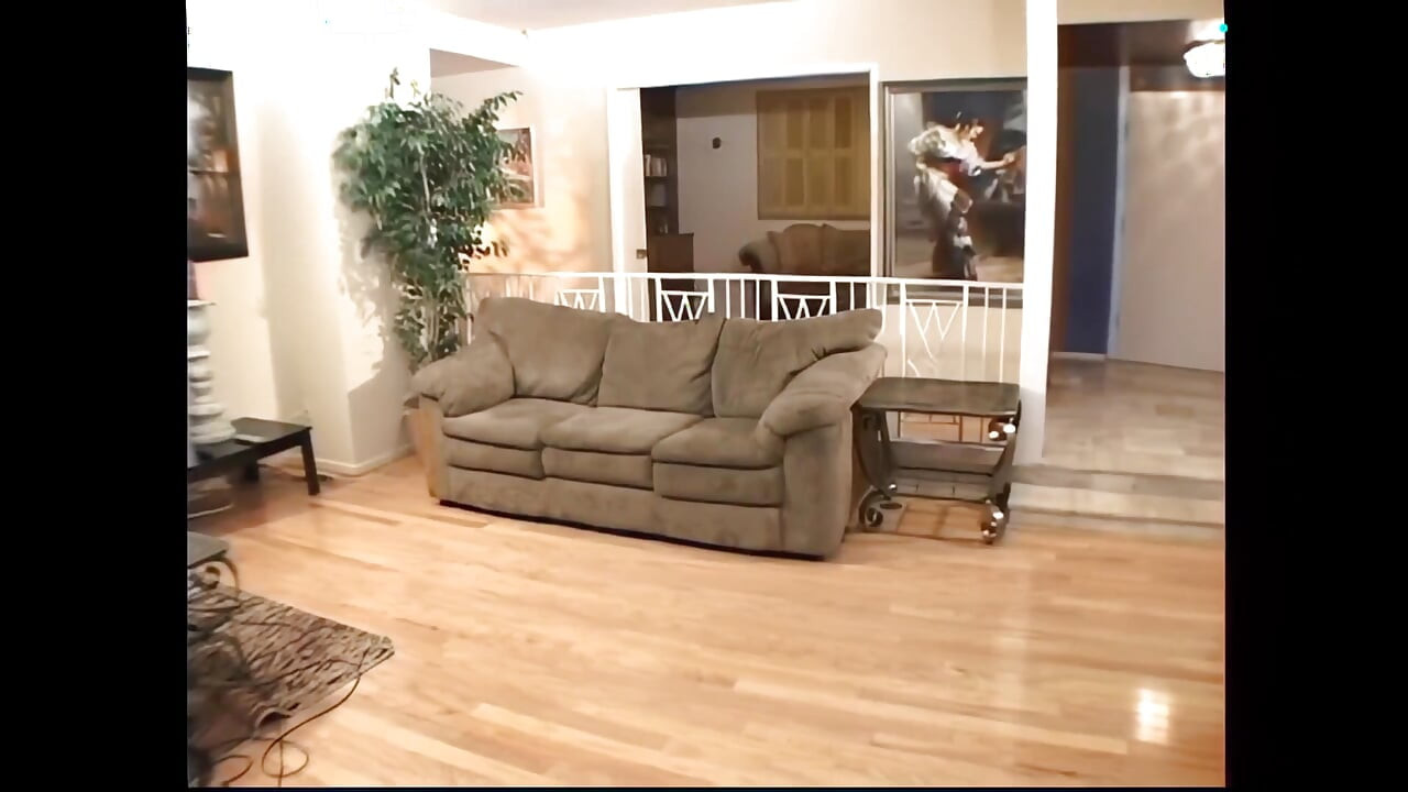 Roxxxy Rush 想被像个小荡妇一样操, 甚至连屁股都想被操