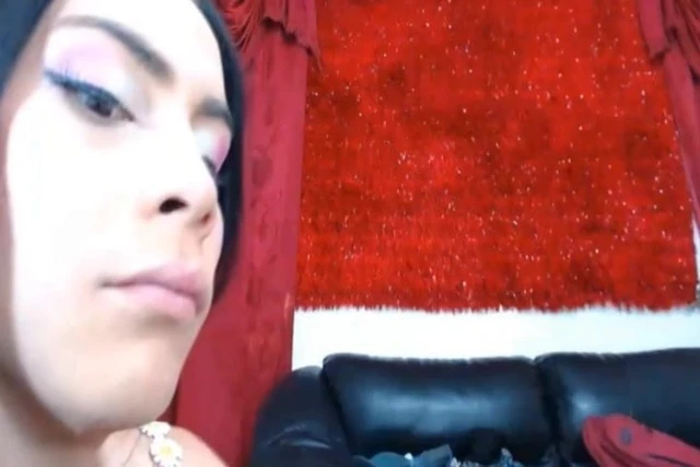 Hot Tranny Working with her Mouth