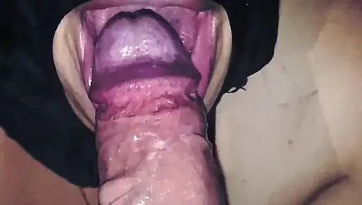 Aşırı dağınık ıslak oral seks gırtlağına kadar alıyor