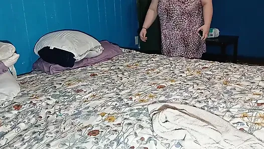 Özensiz lynn gerçek bir ucube ve sana büyük zenci yarağıyla nasıl sikişeceğini gösteriyor