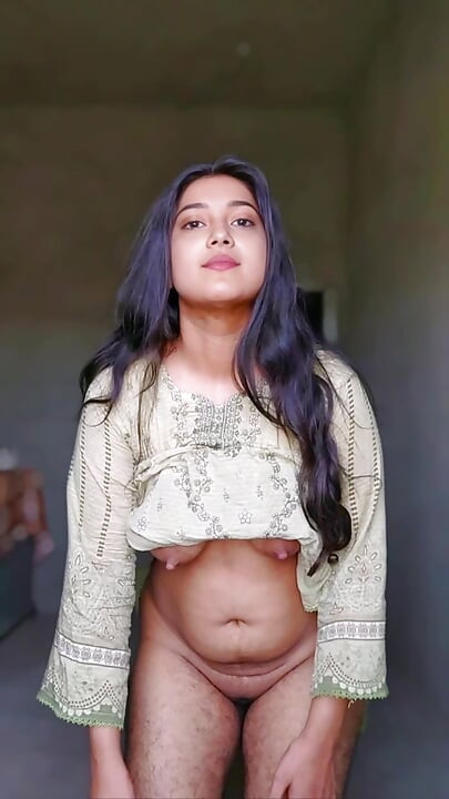 Hot Desi girl fuck her pussy and fingering very horny girl Show nudes for bf xxx video mms