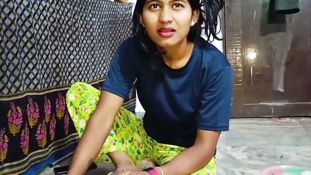 Desi Bhabhi Big Boobs Cleavage Tease in Kitchen Hot Indian Village Girls Exposed Hindi Video