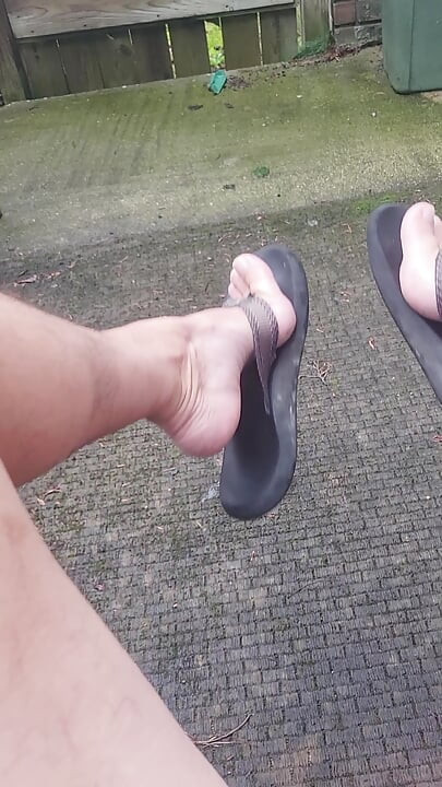 Cumming in Flip Flops Outside