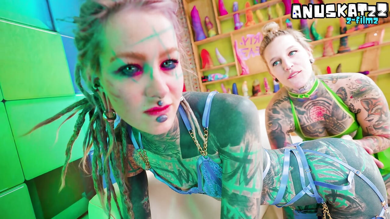 Extreme ALT Latex Strap-On Lesbian Sex - Tattooed Babe, German Dirty Talk