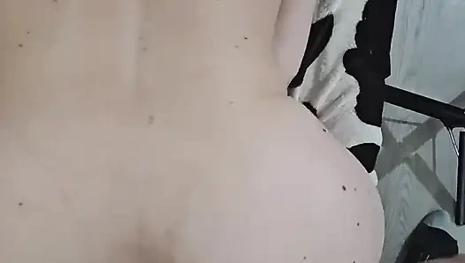 Dia meniduri pantatku dan cum di dalamnya