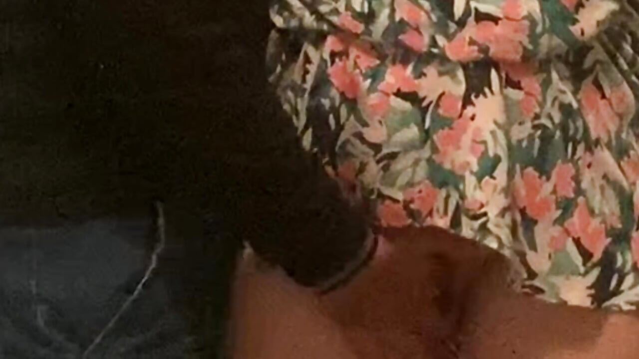Metroda parmakla sikişen sürtük orta yaşlı seksi kadın