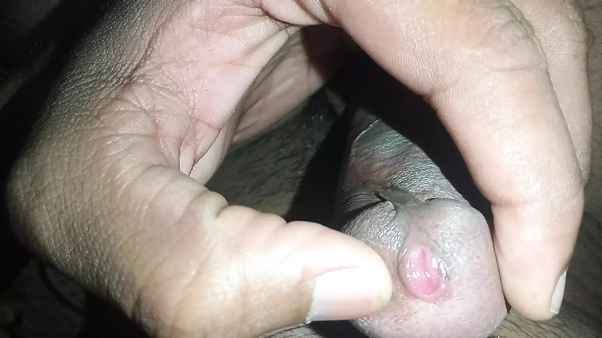 Oğlan çok iyi vakit geçiriyor ve boş zamanların tadını çıkarıyor ve kız bu videoyu her seferinde tadını çıkarıyor