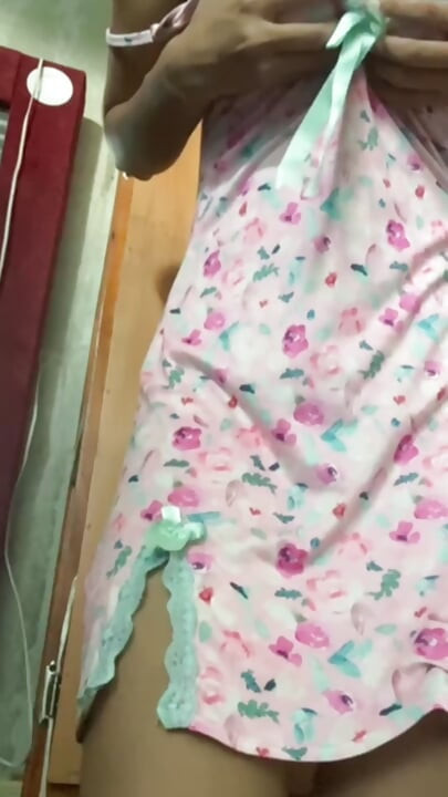 TEEN DE 18 AÑOS EN PIJAMA. La masturbación