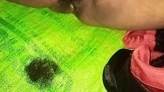 Bhabi ne baiya ke bal saf kiye fir chudai ki