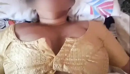 Подборка видео траха с сексуальной домохозяйкой дези в сари и блузке в видео от первого лица