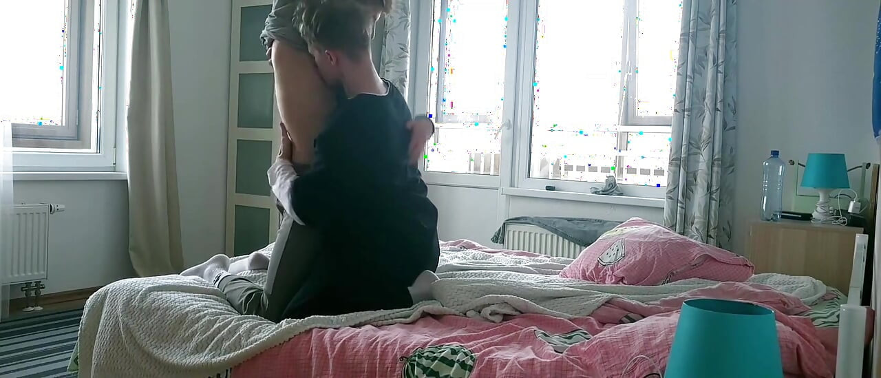 Twink má těsný zadek tvrdě ošukaný
